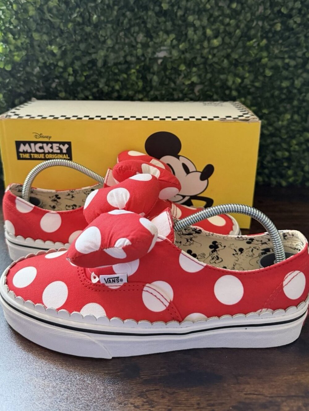 VANS Disney Minnie Mouse Red White Bow Slip On Shoes Size Women 8.5 Sneakers